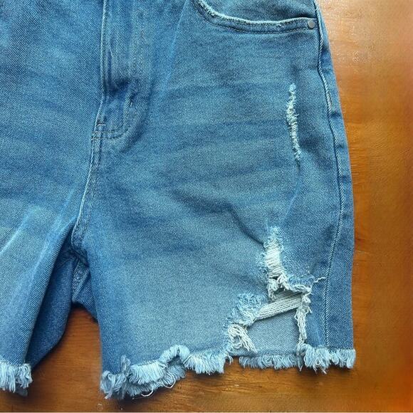 NWT Tinseltown Mom Jean Shorts Women's Size 9 or 29 High Rise Curvy Distressed - Picture 3 of 8